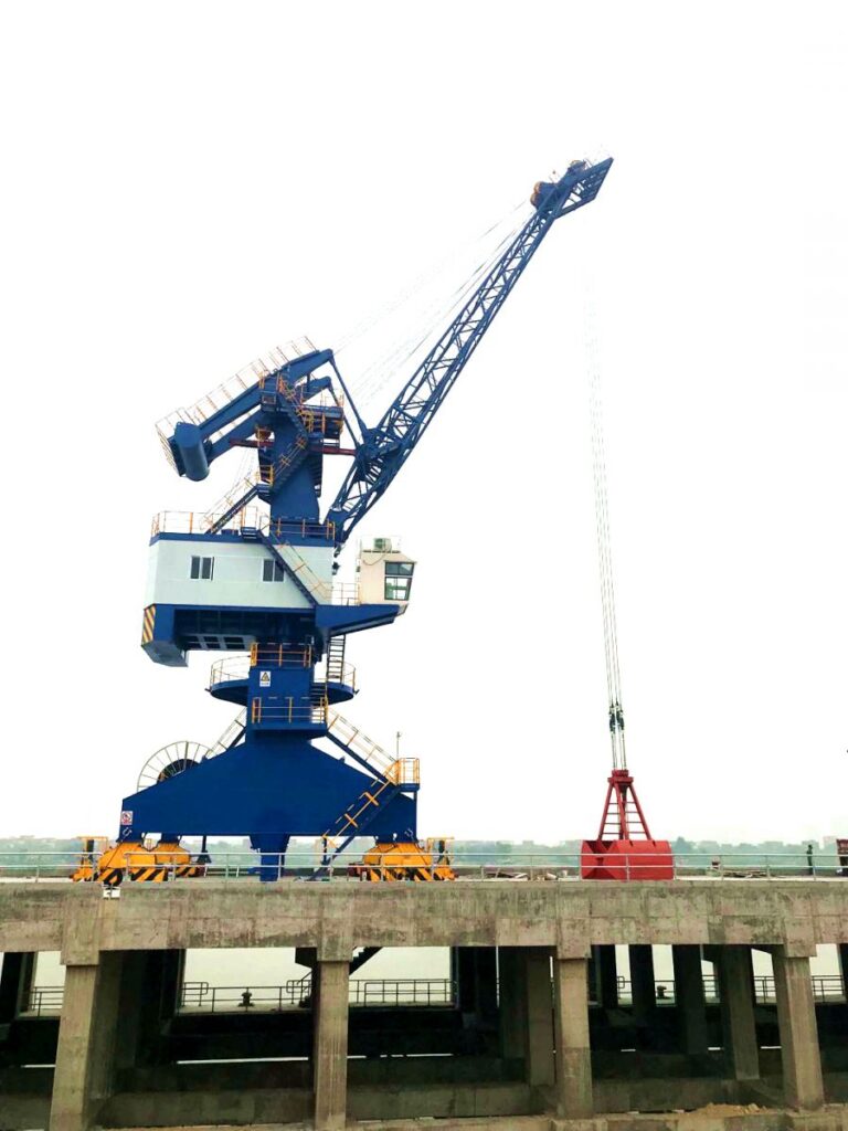 港口設(shè)備門(mén)座式起重機(jī)智能化技術(shù)升級(jí)研究